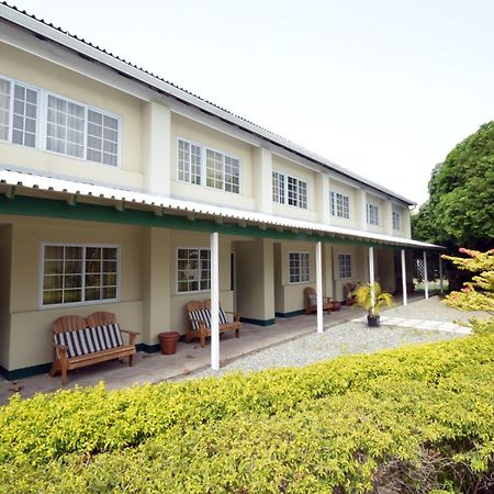 The Liguanea Club Hotel Kingston Bagian luar foto