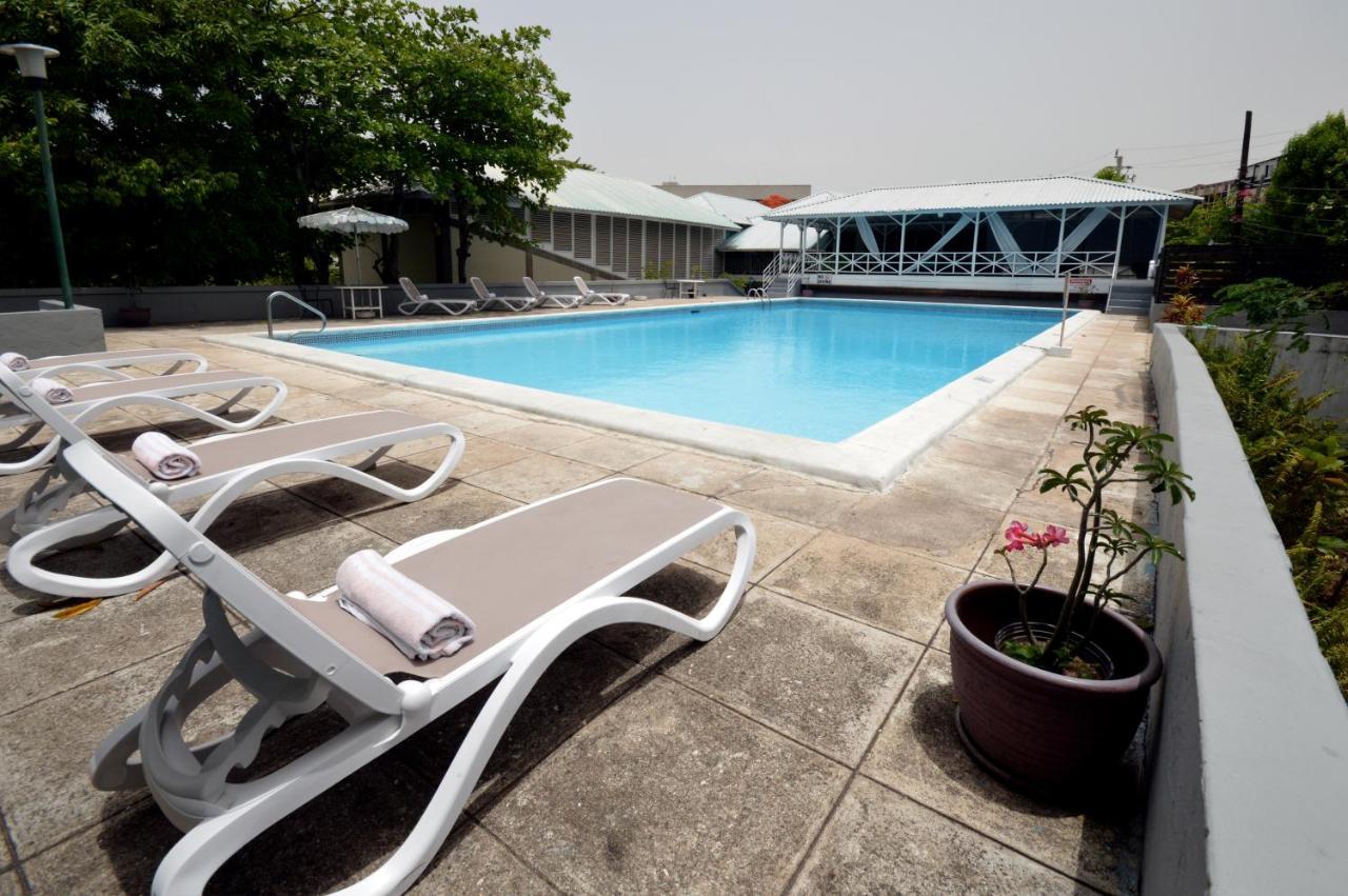 The Liguanea Club Hotel Kingston Bagian luar foto