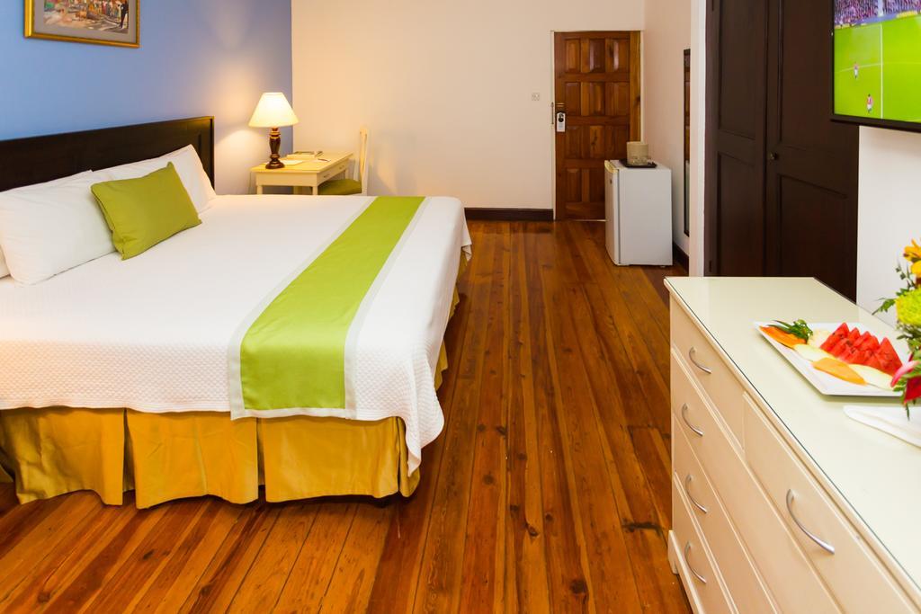 The Liguanea Club Hotel Kingston Bagian luar foto