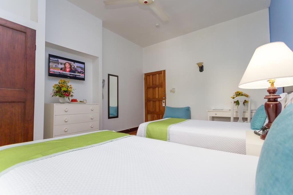 The Liguanea Club Hotel Kingston Bagian luar foto