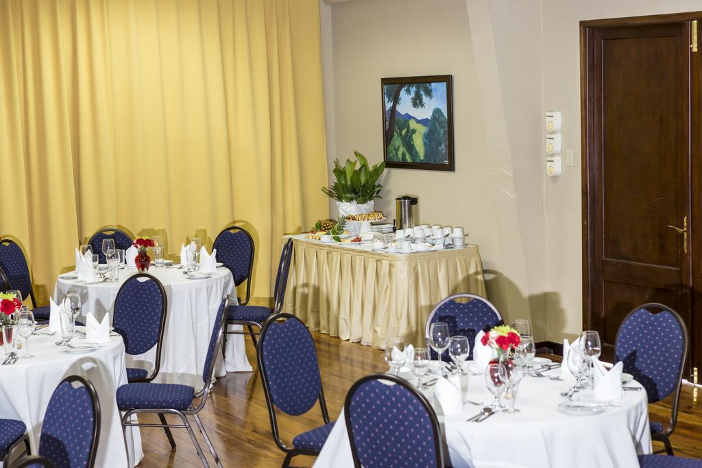 The Liguanea Club Hotel Kingston Bagian luar foto
