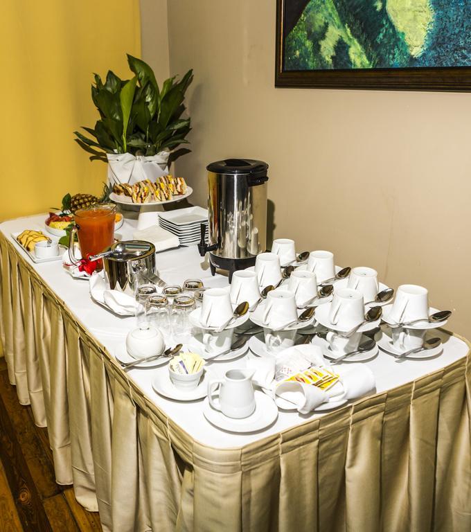 The Liguanea Club Hotel Kingston Bagian luar foto