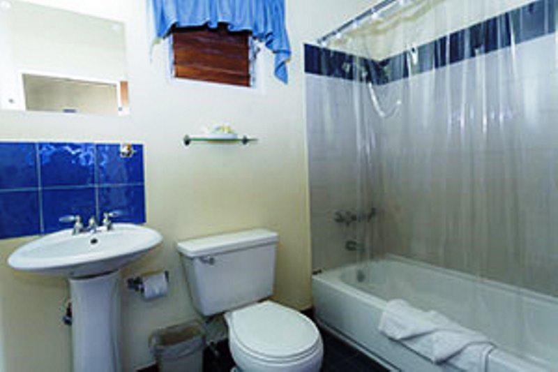 The Liguanea Club Hotel Kingston Bagian luar foto