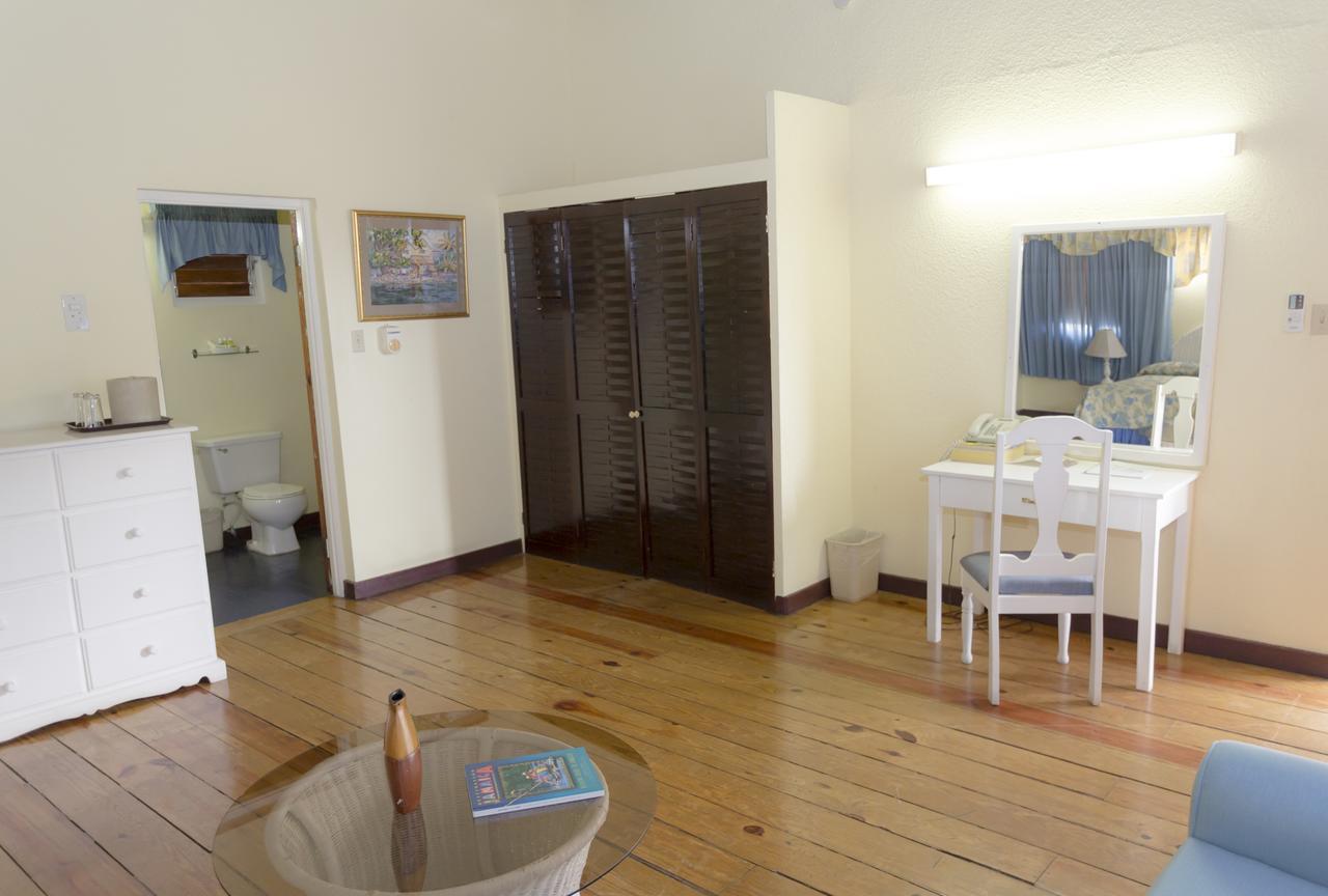 The Liguanea Club Hotel Kingston Bagian luar foto