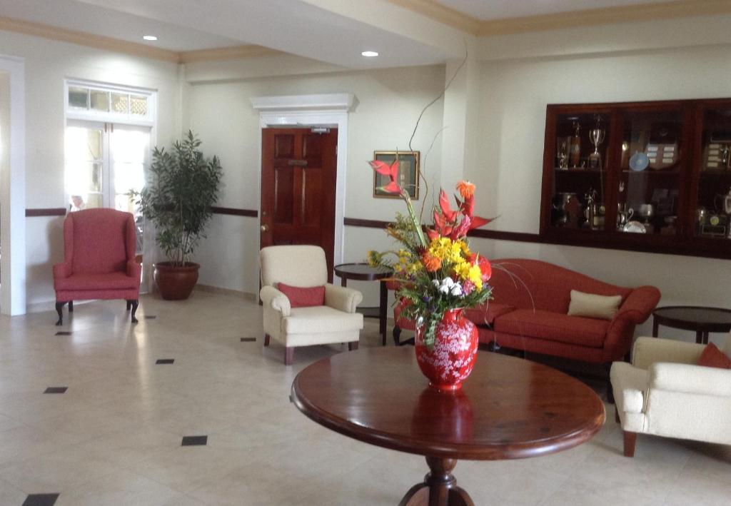 The Liguanea Club Hotel Kingston Bagian luar foto