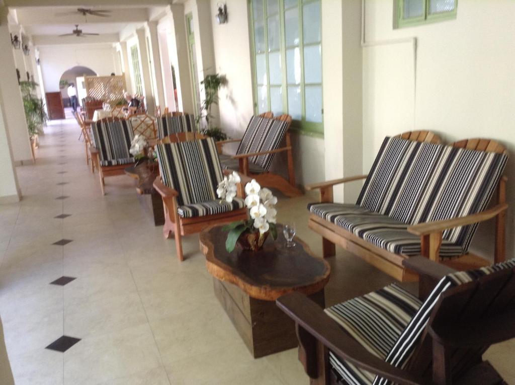 The Liguanea Club Hotel Kingston Bagian luar foto